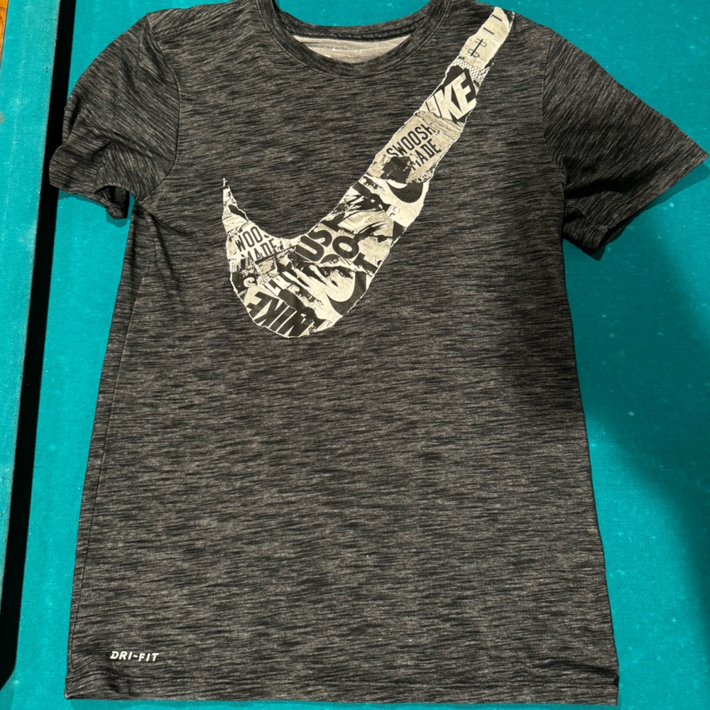 Men’s small Nike shirt